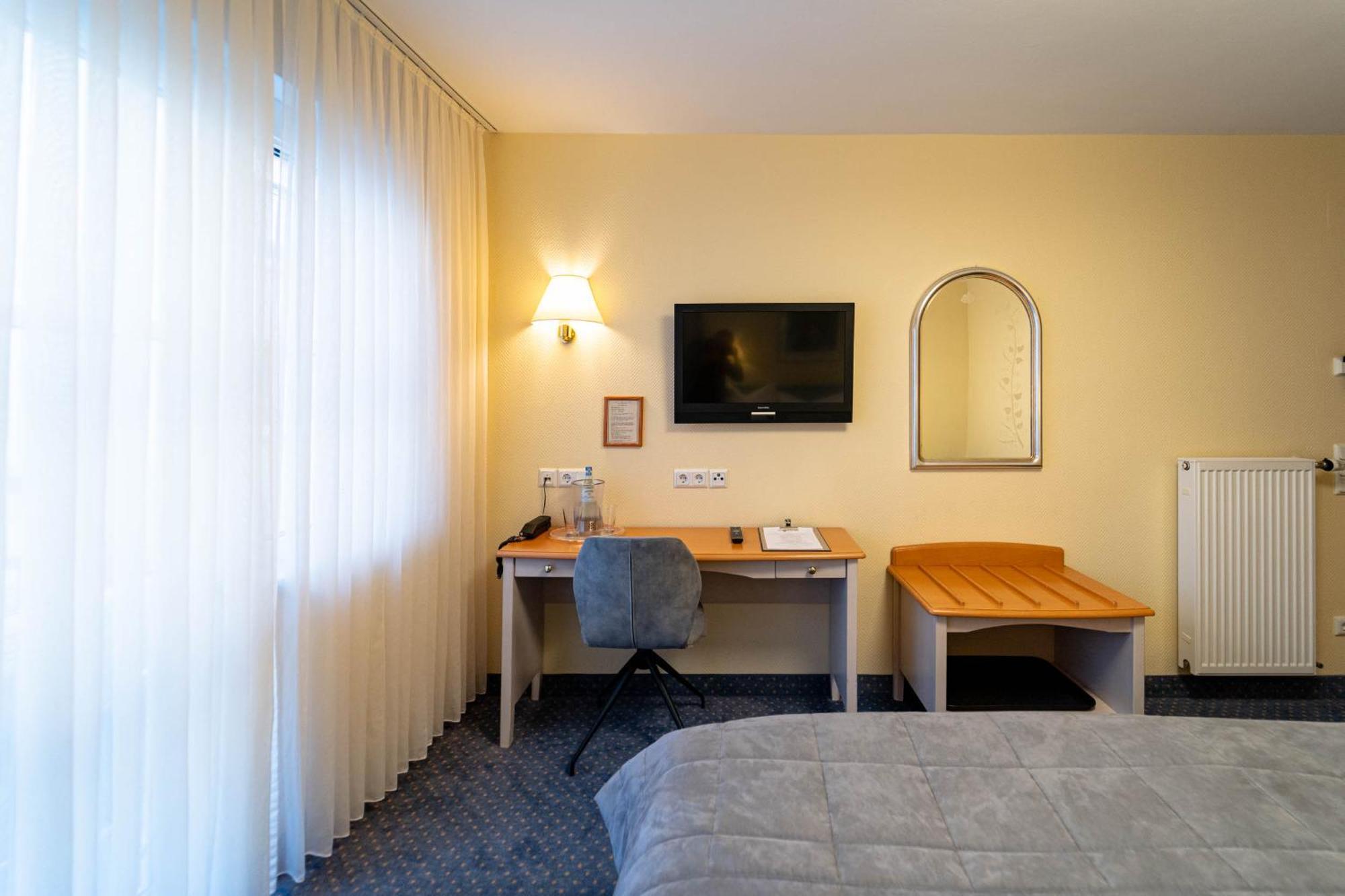 Hotel Zur Traube 오지그 객실 사진
